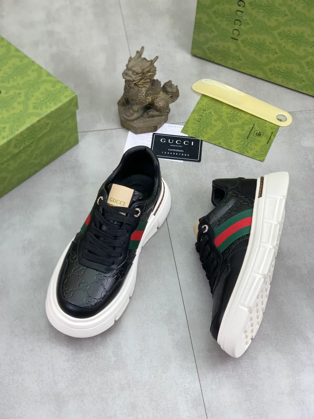 Men's shoes 💰P400💰[New style]🆘 The latest model from Gucci GUCCI official website🎁Classic casual and fashionable men's shoes👟Best model💥The style is simple and elegant, exclusive for trendy men. Unique official website latest brand elements👑Gucci original decoration, fashionable and generous, original soft calfskin fabric➕Comfortable soft first-layer pigskin lining ✅The official website specifies wear-resistant casual outsole, the classic model is photographed in real life🎬Color: 2️⃣colors available😍Number of codes: 38-44